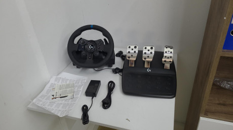 Logitech G G923 PS5, PS4 ve PC ile Uyumlu Siyah Yarış Direksiyonu ve Pedalları - 941-000149 (OUTLET)